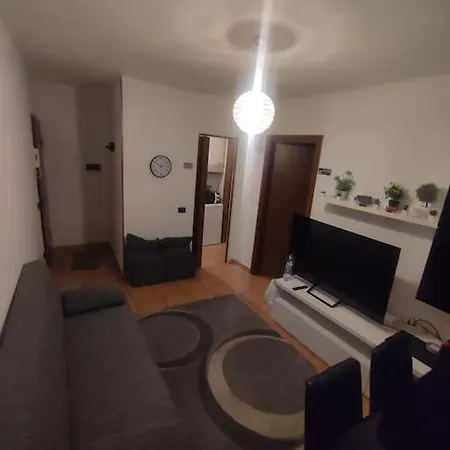 2 Su Un Unico Piano Apartment *